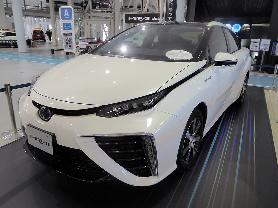 トヨタ MIRAI 初代 の正面写真