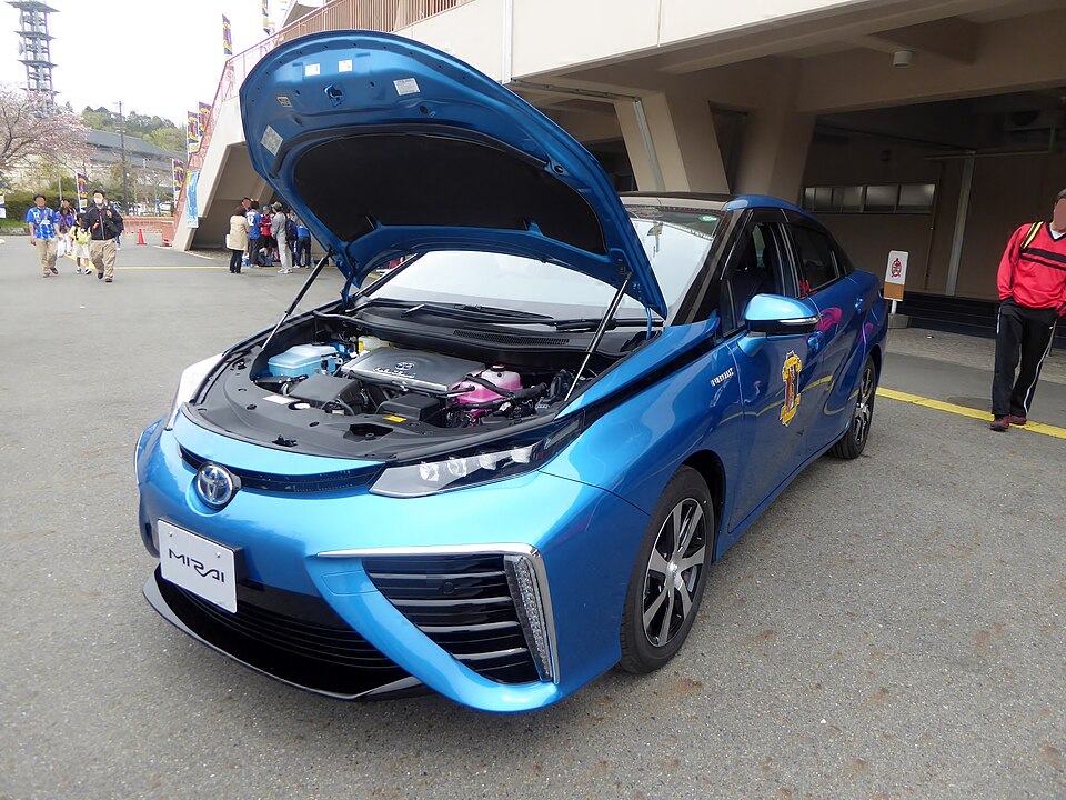 トヨタ MIRAI 初代 の正面写真