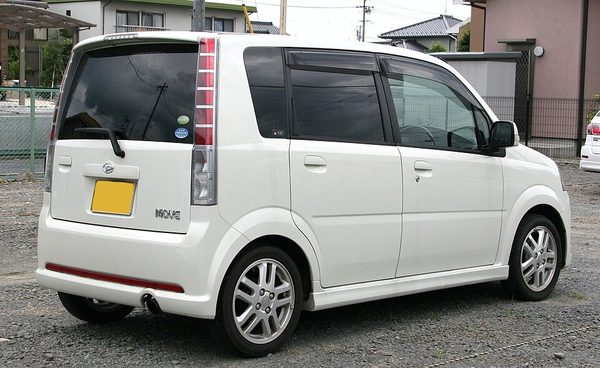 ムーヴ 3代目 カスタム の後方写真