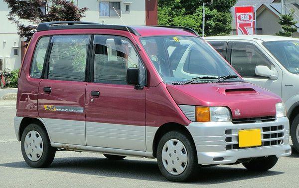 ムーヴ 初代 の斜め前写真