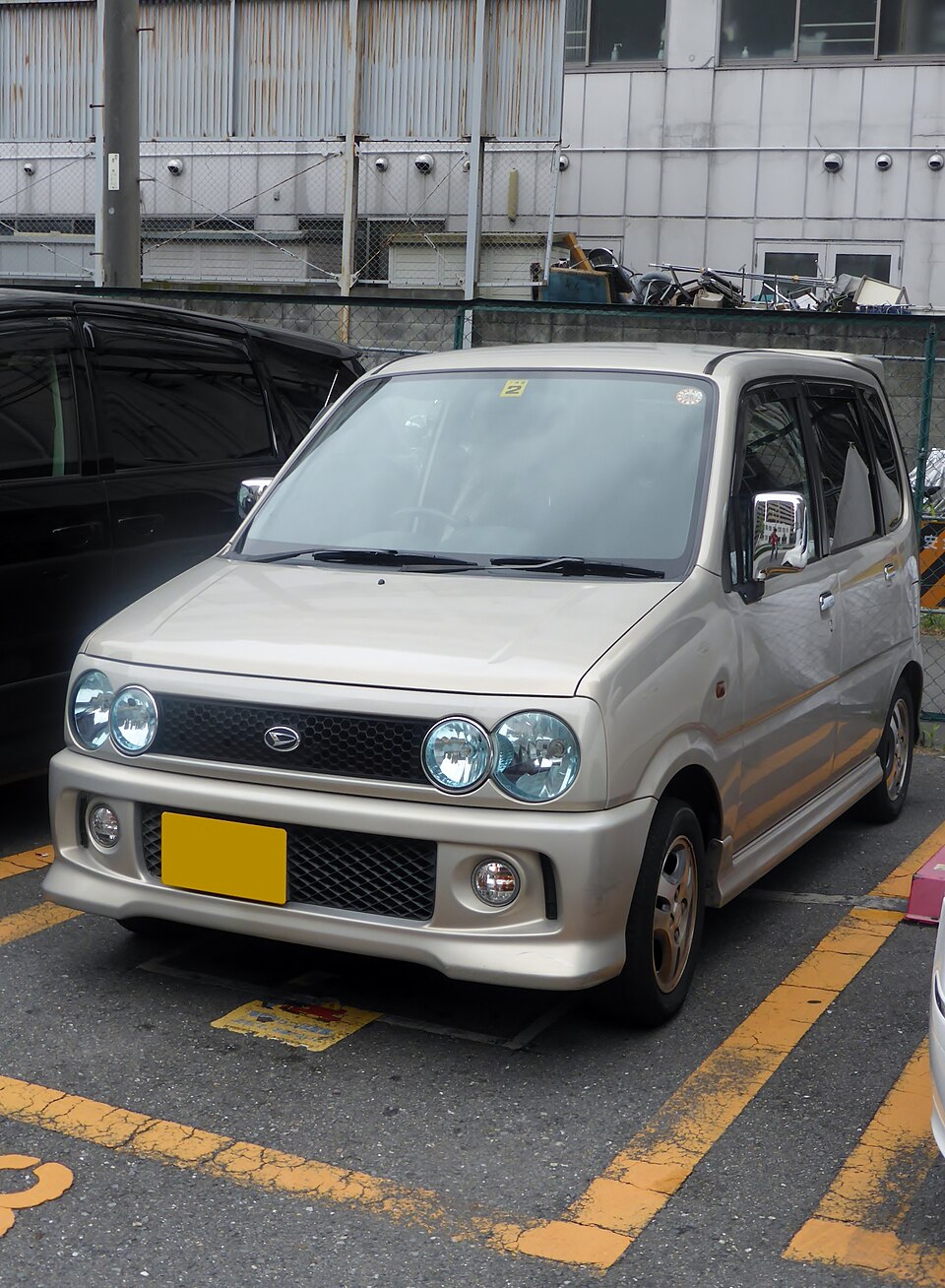 ダイハツ ムーヴ 2代目 カスタム の正面写真