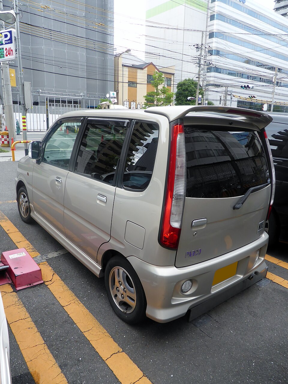 ダイハツ ムーヴ 2代目 カスタム の後方写真