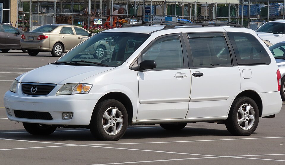 マツダ MPV 2代目 の斜め前写真