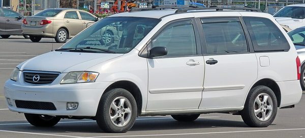 MPV 2代目 の斜め前写真