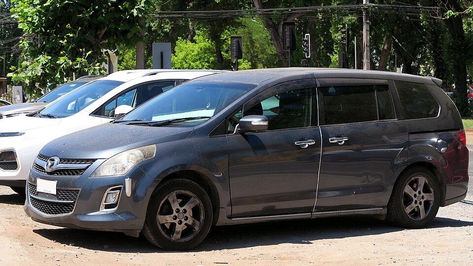 マツダ MPV 3代目 の外観写真