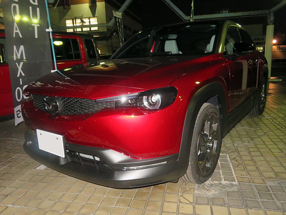 マツダ MX-30 初代 の正面写真