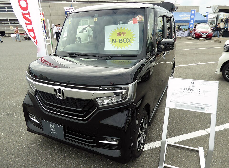 ホンダ N-BOX 2代目 カスタム の写真