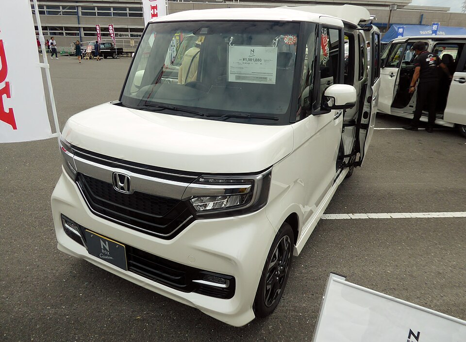 ホンダ N-BOX 2代目 の正面写真