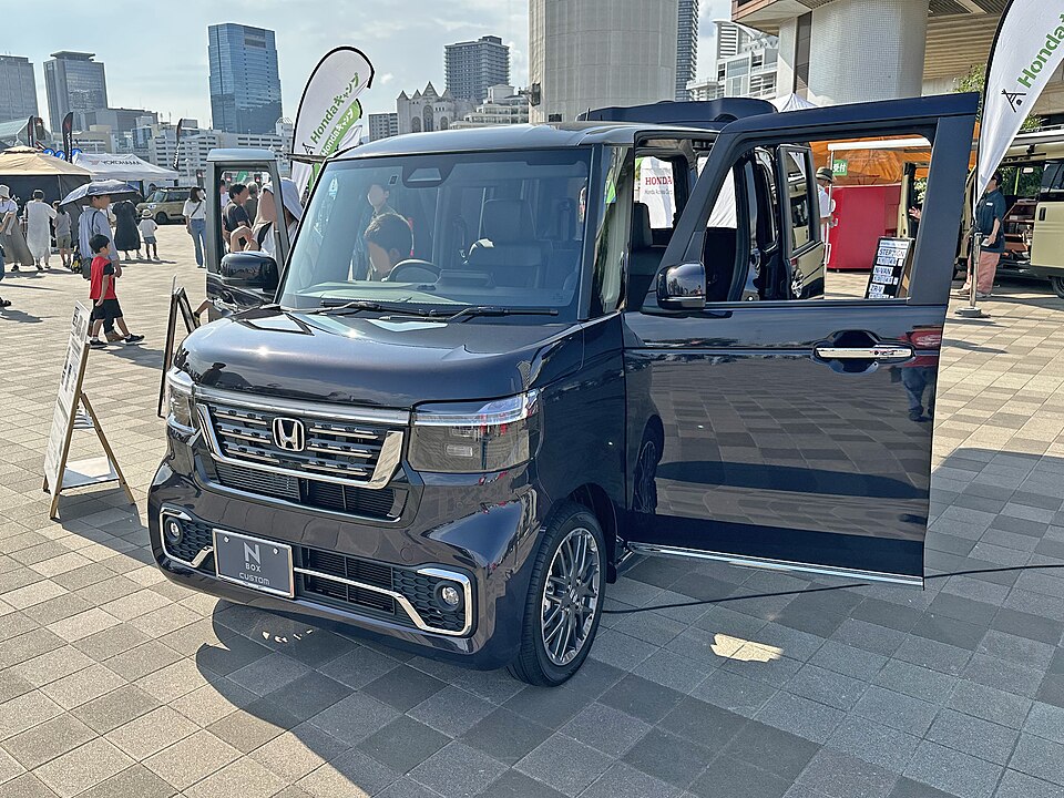 ホンダ N-BOX 3代目 の正面写真