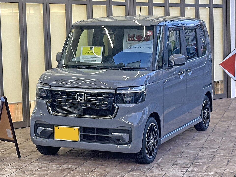 ホンダ N-BOX 3代目 の正面写真