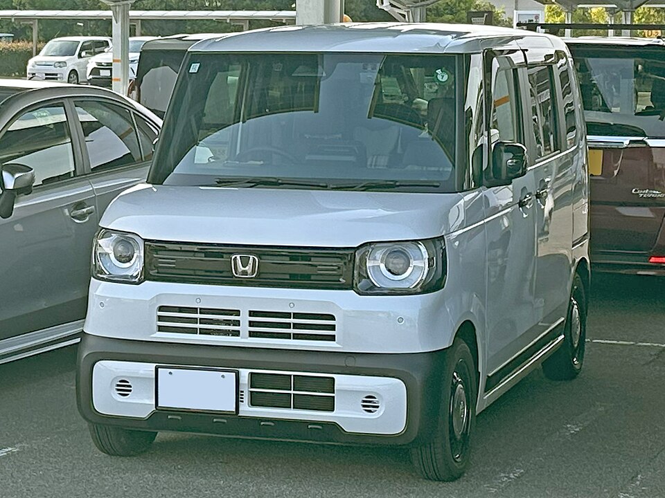 ホンダ N-BOX 3代目 の正面写真