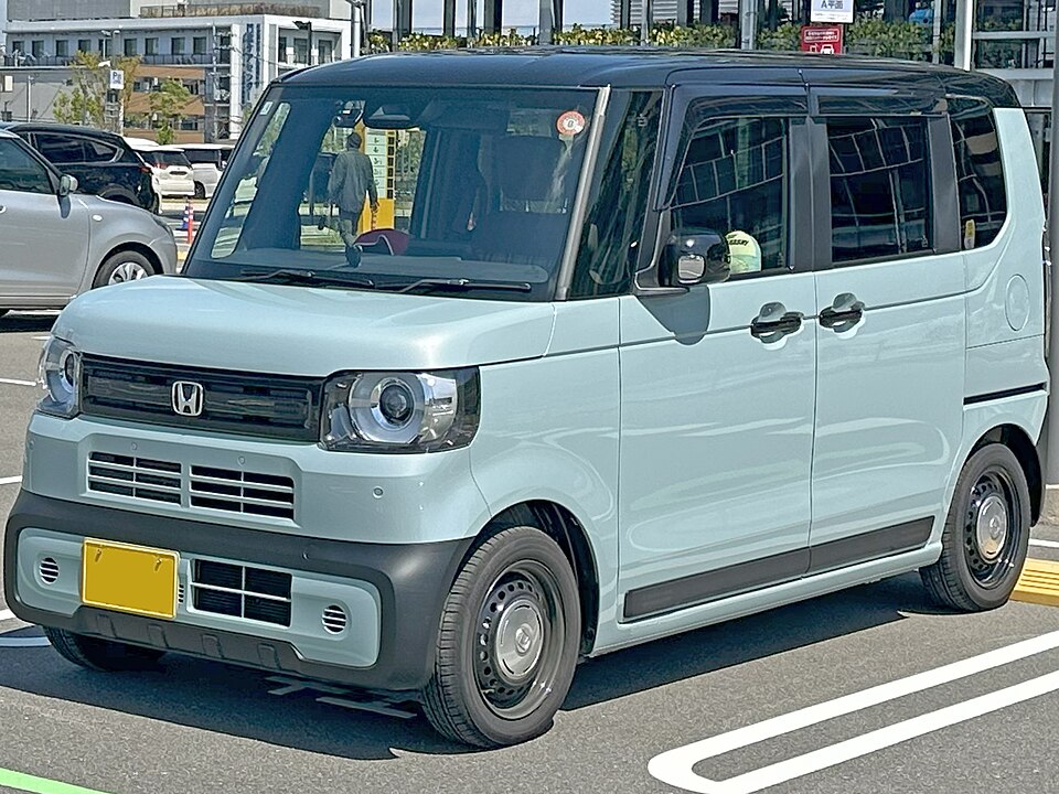 ホンダ N-BOX 3代目 の正面写真