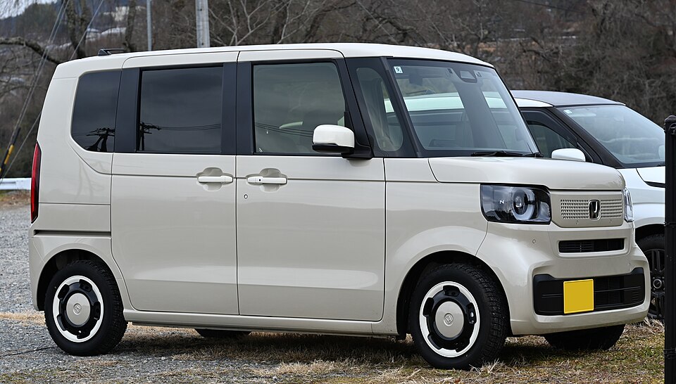 ホンダ N-BOX 3代目 の横写真