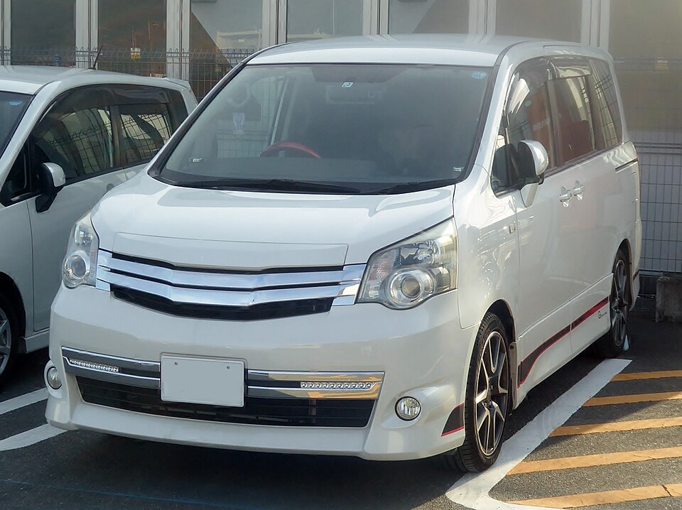トヨタ ノア 2代目 Si G's の正面写真