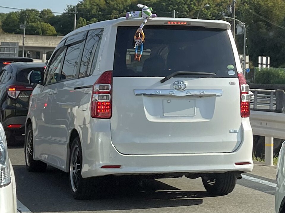 トヨタ ノア 2代目 Si の外観写真