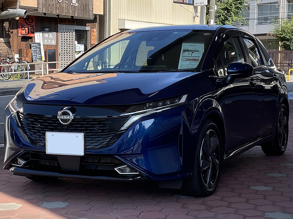 日産 ノート オーラ 初代 の正面写真