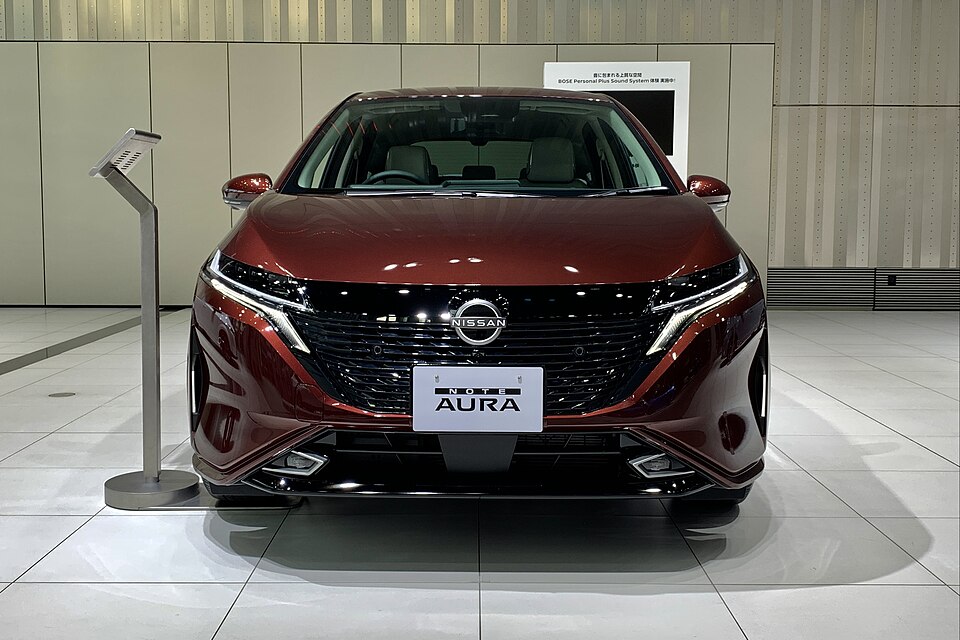 日産 ノート オーラ 初代 の正面写真