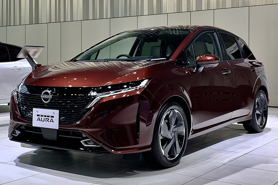 日産 ノート オーラ 初代 の正面写真