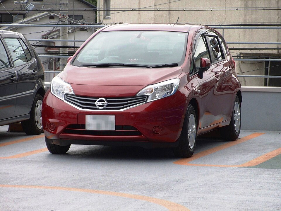 日産 ノート 2代目 の外観写真