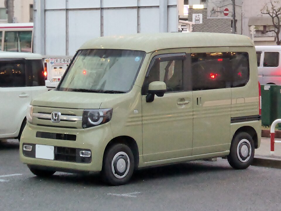 ホンダ N-VAN 初代 FUN の正面写真