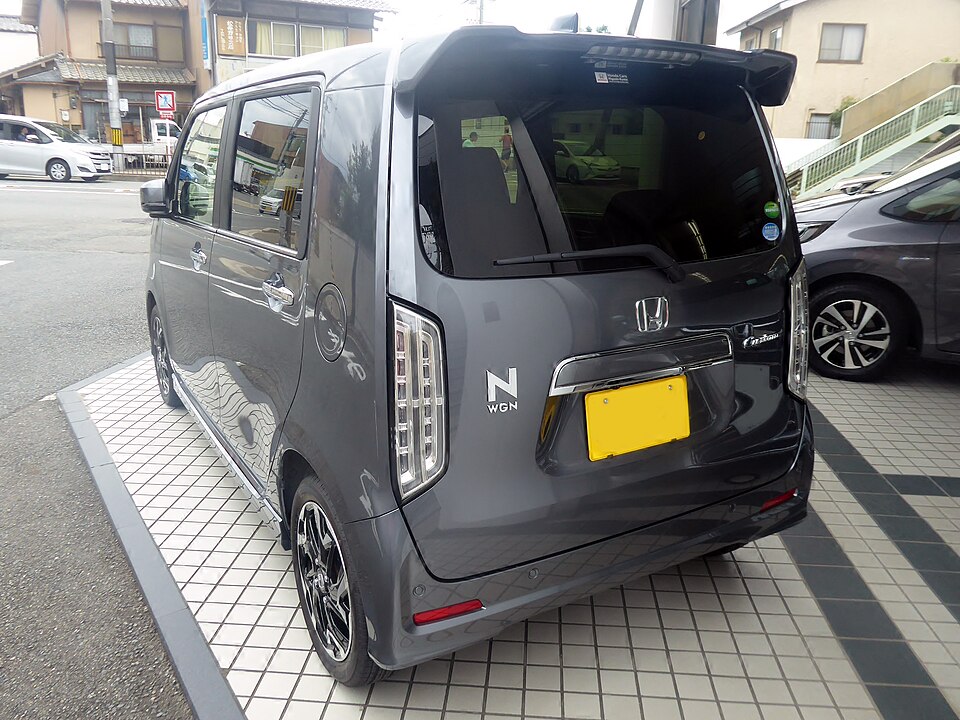 ホンダ N-WGN 2代目 前期 カスタム の後方写真