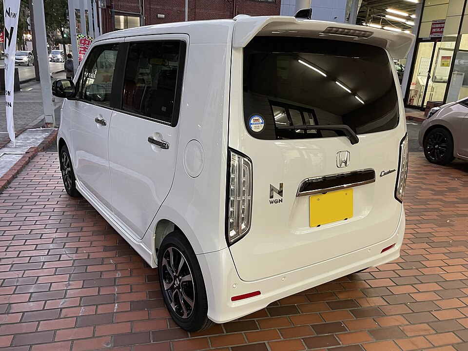 ホンダ N-WGN 2代目 後期 カスタム の後方写真
