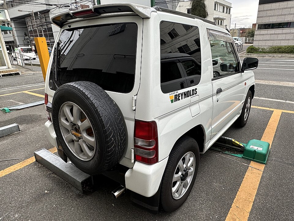 三菱 パジェロミニ 初代 の後方写真