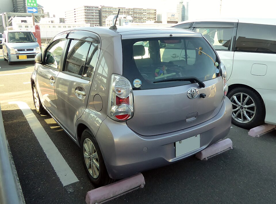 トヨタ パッソ 2代目 の後方写真