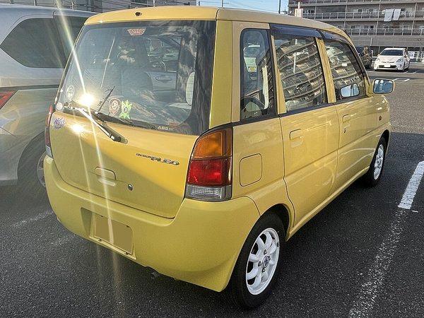プレオ 初代 の後方写真