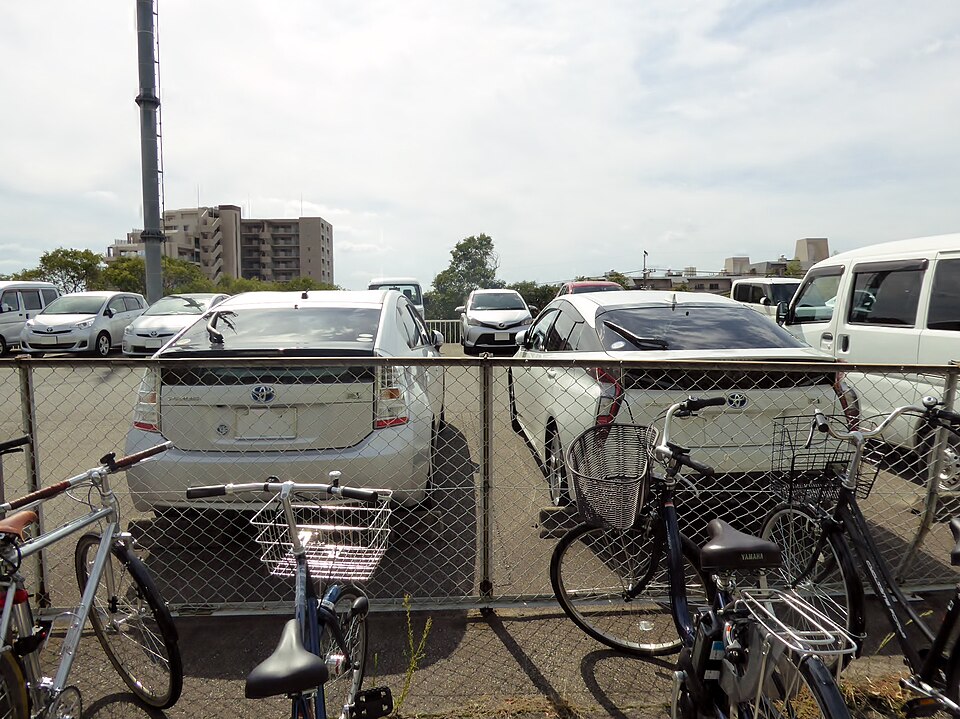 トヨタ プリウス 3代目 (30系) の後方写真