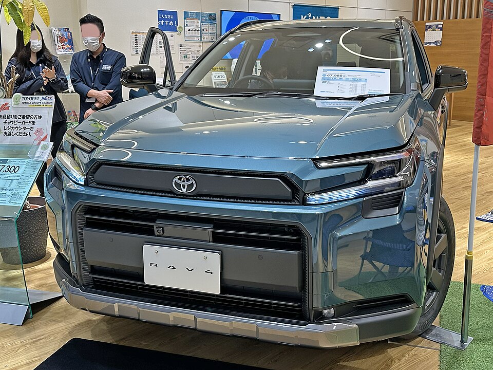 トヨタ RAV4 6代目 アドベンチャー の正面写真