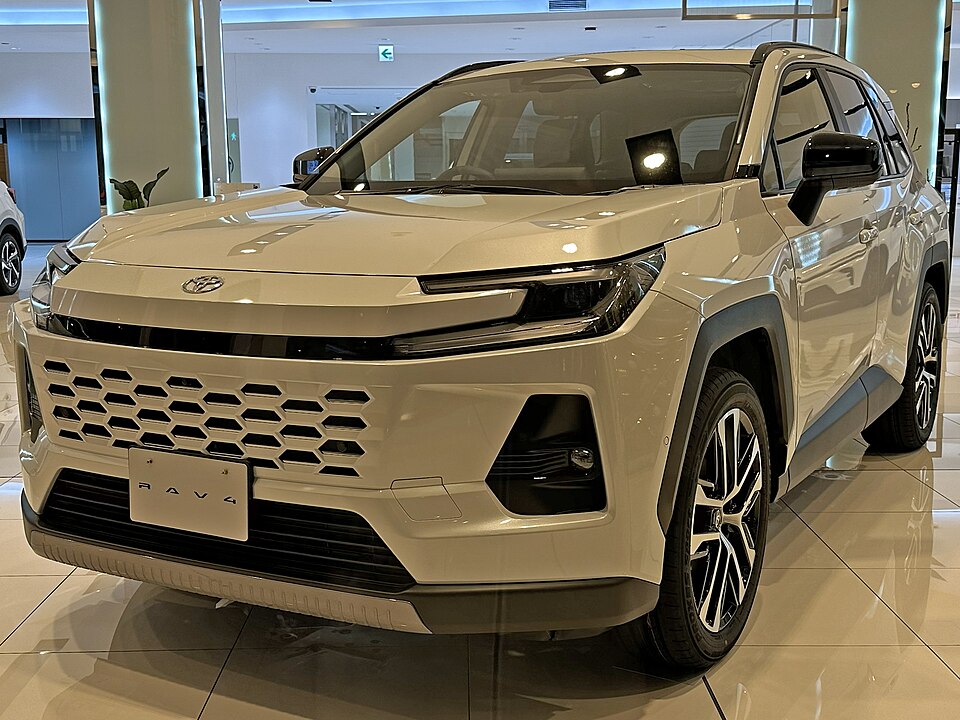 トヨタ RAV4 6代目 の正面写真