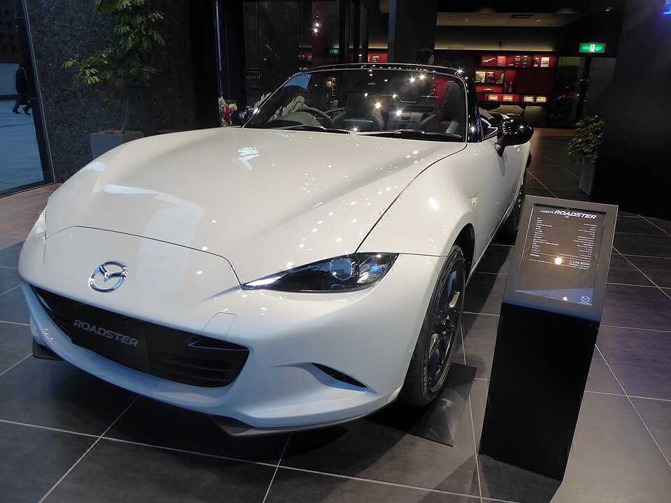 マツダ ロードスター 4代目 (ND) の斜め前写真
