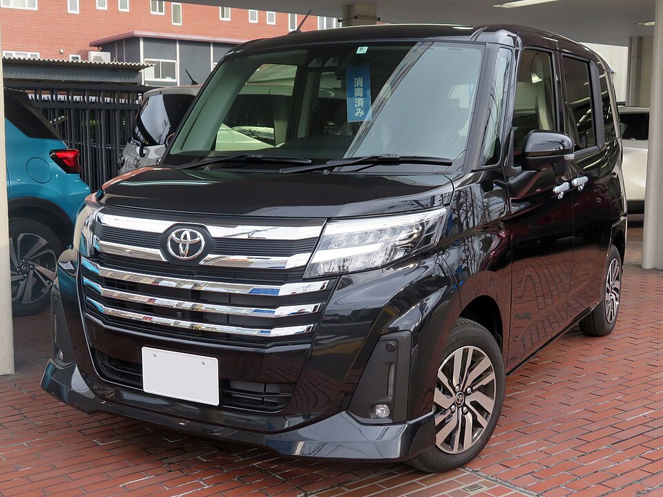 トヨタ ルーミー 初代 の正面写真