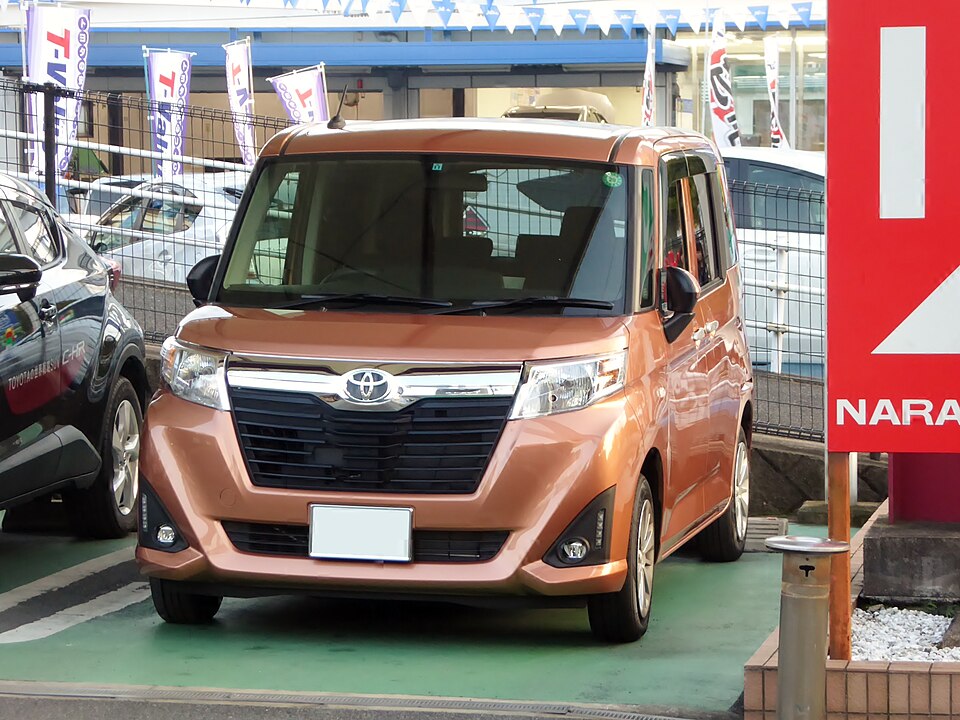 トヨタ ルーミー 初代 の正面写真
