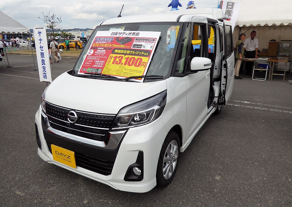 日産 ルークス 2代目 ハイウェイスター の正面写真