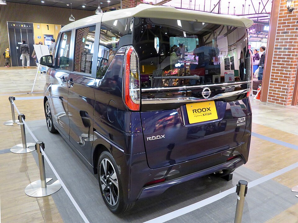 日産 ルークス 3代目 前期 ハイウェイスター の後方写真