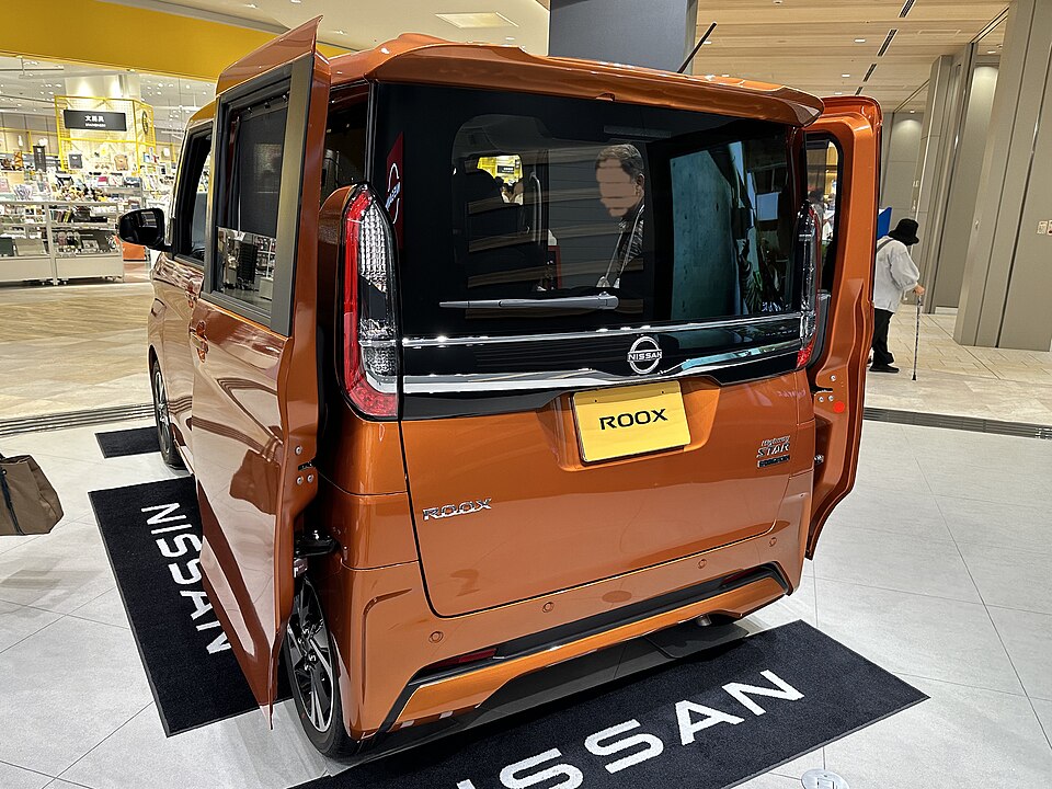 日産 ルークス 3代目 後期 ハイウェイスター の後方写真