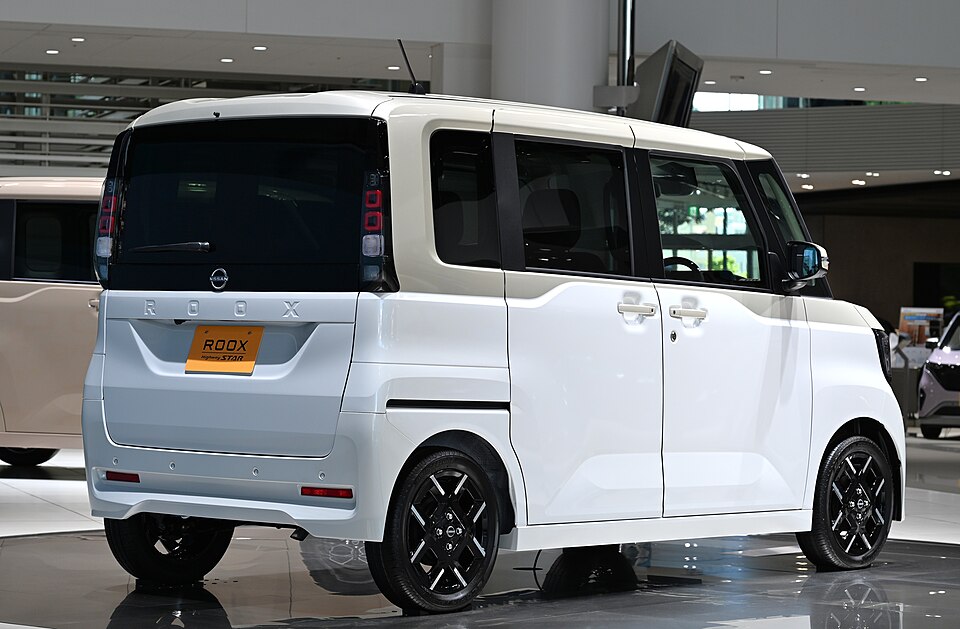 日産 ルークス 4代目 ハイウェイスター の後方写真