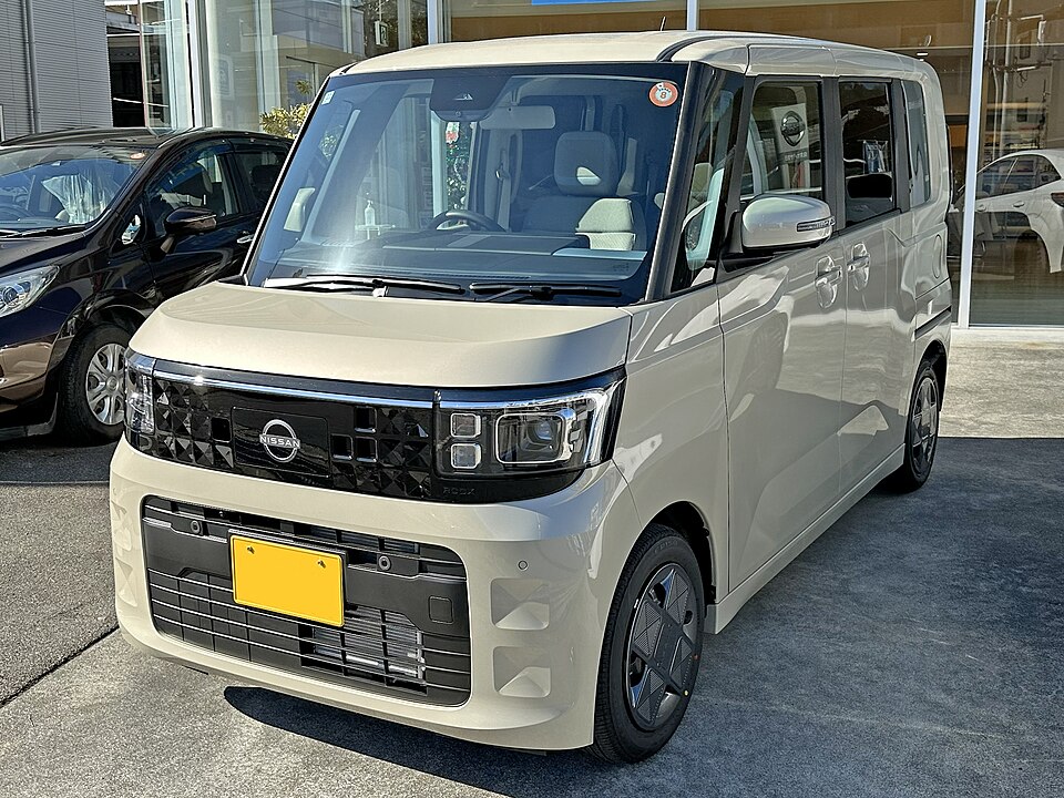 日産 ルークス 4代目 の正面写真