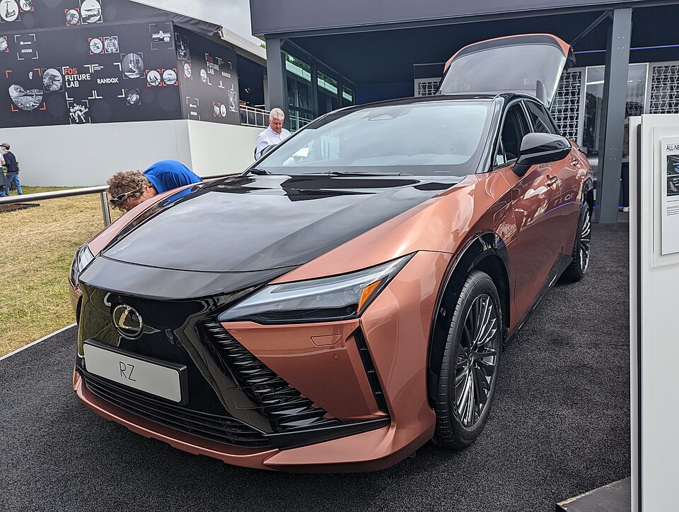 レクサス RZ 初代 の外観写真
