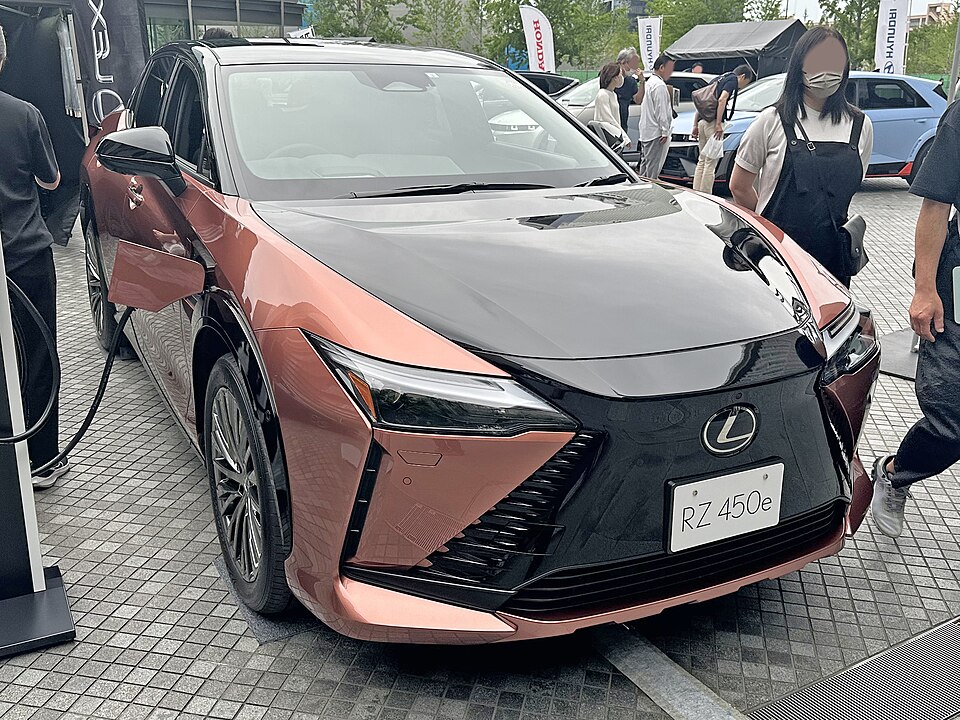 レクサス RZ 初代 の正面写真