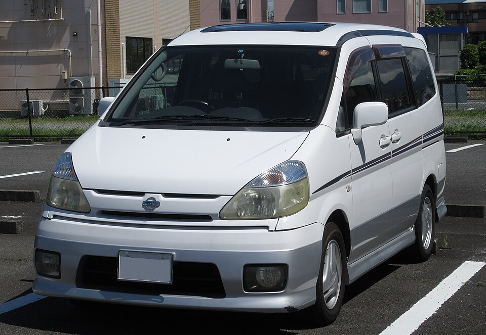 日産 セレナ 2代目 ハイウェイスター の正面写真