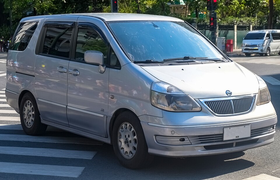 日産 セレナ 2代目 の外観写真