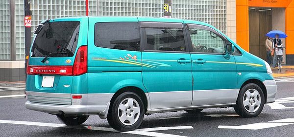セレナ 2代目 の後方写真