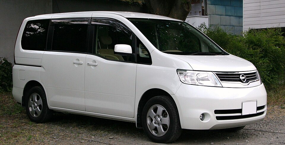 日産 セレナ 3代目 の外観写真