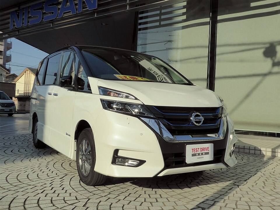 日産 セレナ 5代目 前期 ハイウェイスター の正面写真