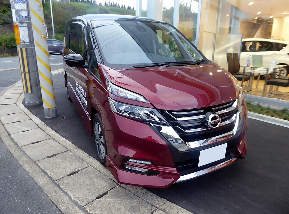 日産 セレナ 5代目 前期 ハイウェイスター の正面写真