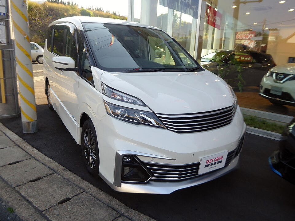 日産 セレナ 5代目 の正面写真