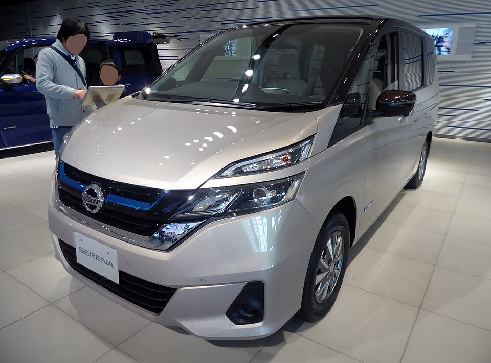 日産 セレナ 5代目 前期 の正面写真